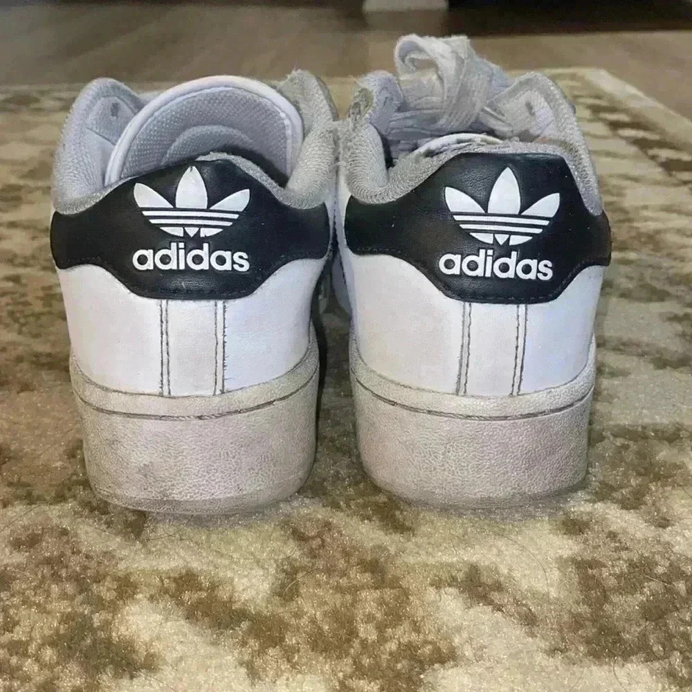 Adidas Superstars - Men’s 6.5 or Women’s 7.5 - Picture 4 of 6